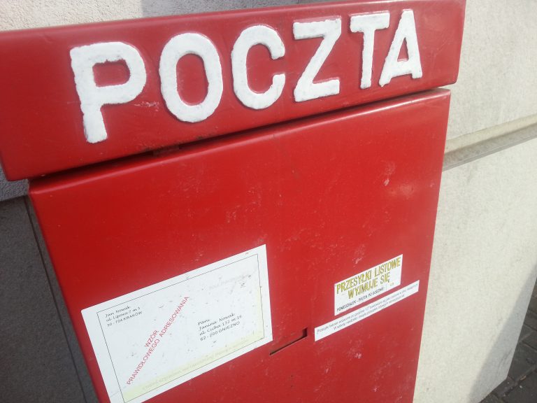 Czerwona skrzynka pocztowa