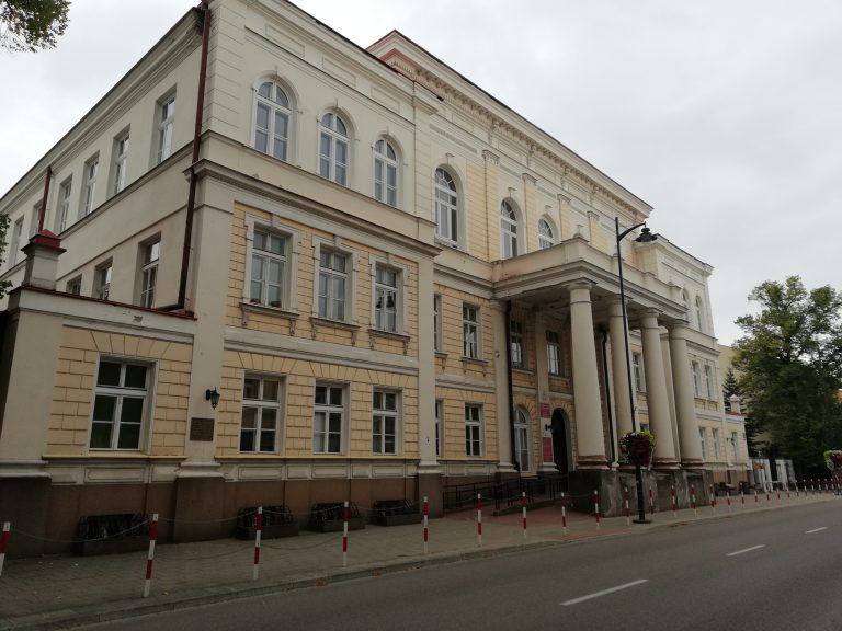 Budynek wydziału ekonomii i finansów UwB