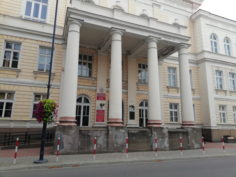 Budynek wydziału ekonomii i finansów UwB