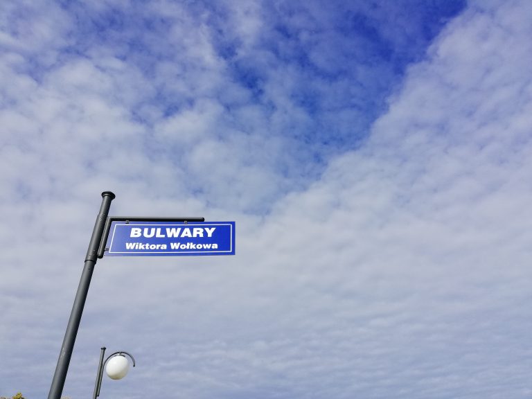 Tabliczna z napisem bulwary wiktora wołkowa