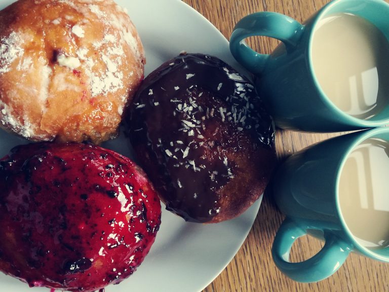 Pączki na talerzu