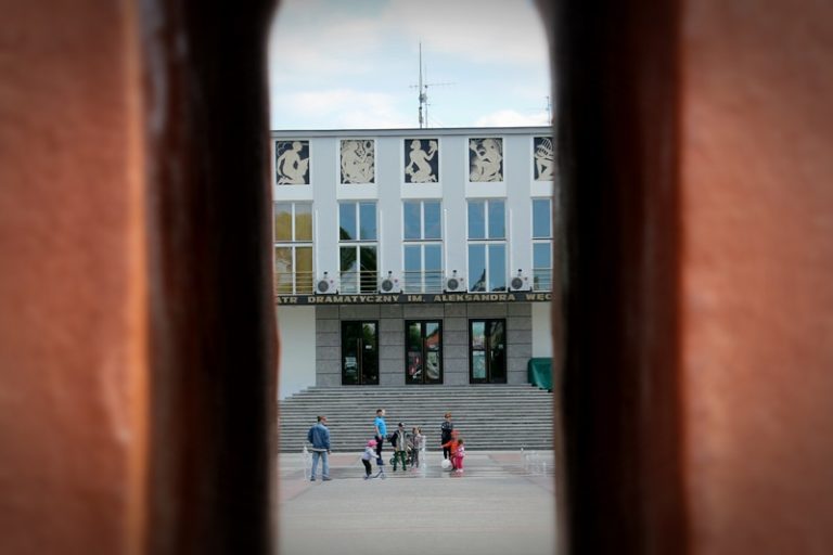 Plac przed Teatrem Dramatycznym w Białymstoku