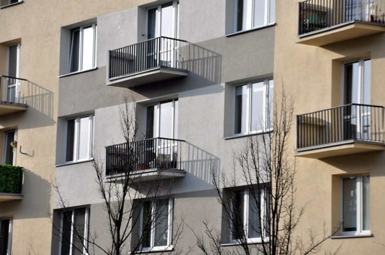 Balkony w bloku mieszkalnym