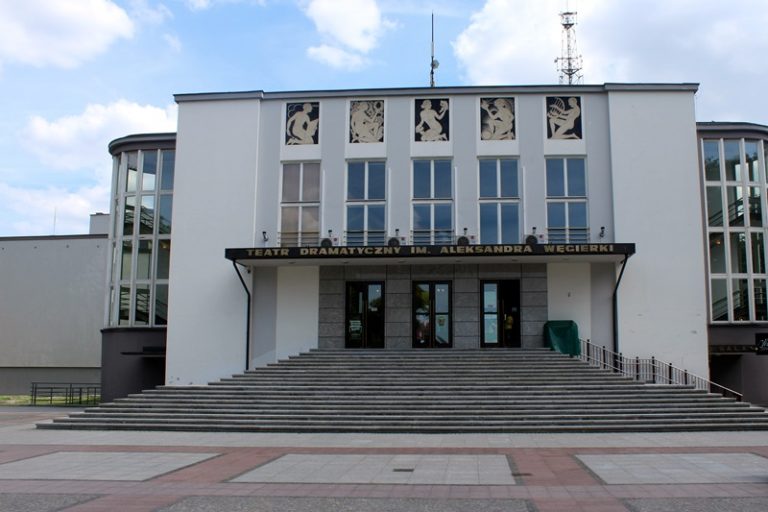 Wejście do budynku teatru dramatycznego w Białymstoku