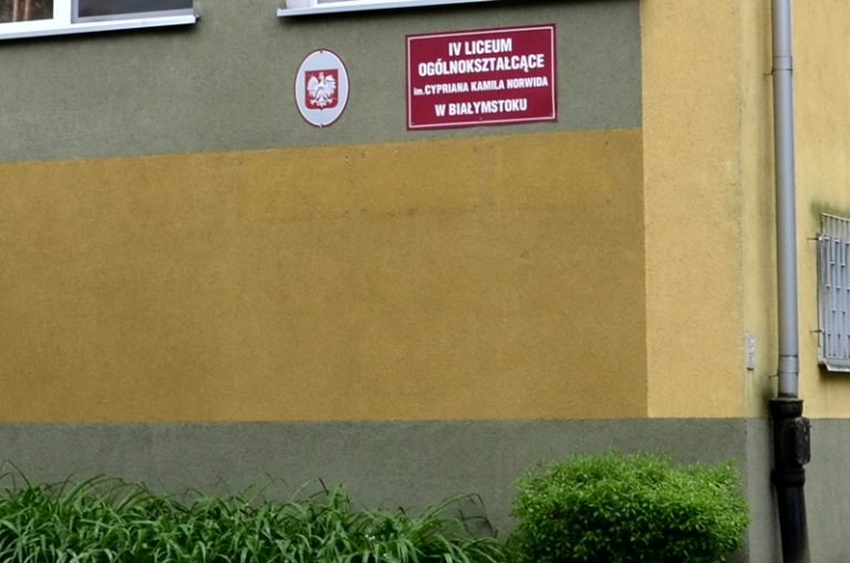 ściana budynku szkoły