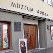 Wejście do Muzeum Wojska w Białymstoku