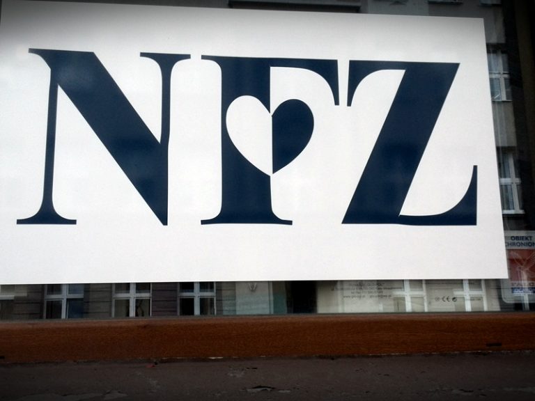 Tabliczka z napisem NFZ