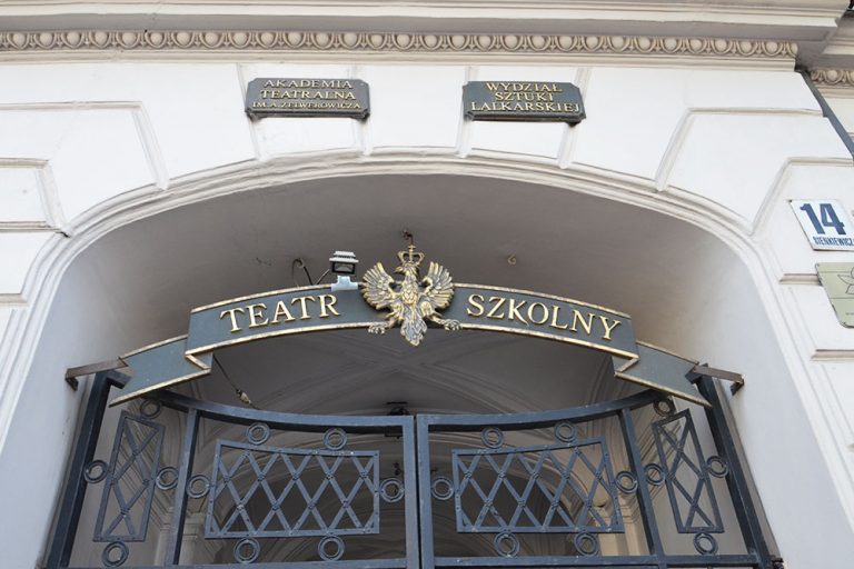 Brama wejściowa do akademii teatralnej