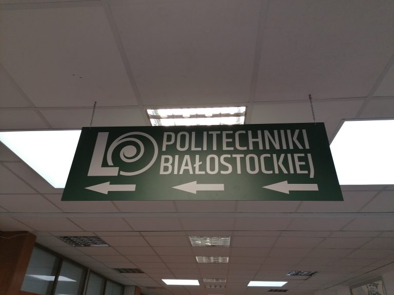 Baner z napisem LO Politechniki Białostockiej