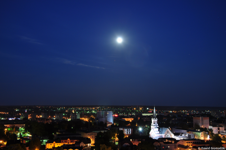 Widok z lotu ptaka na nocny Białystok