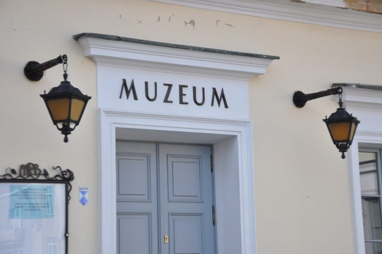 Drzwi wejściowe do Muzeum