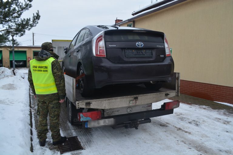Auto na lawecie