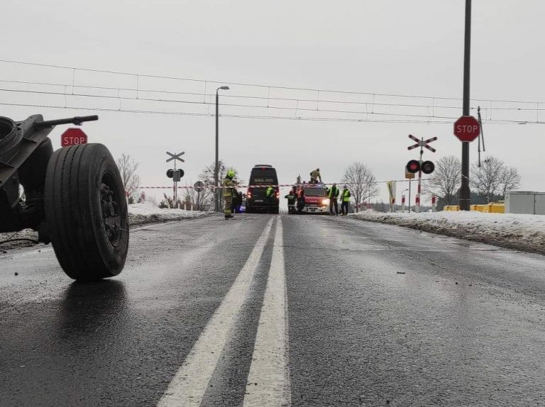 wypadek na przejeździe kolejowym