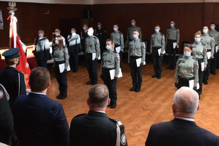 nowi funckjonariusze podlaskiej kas w trakcie ślubowania