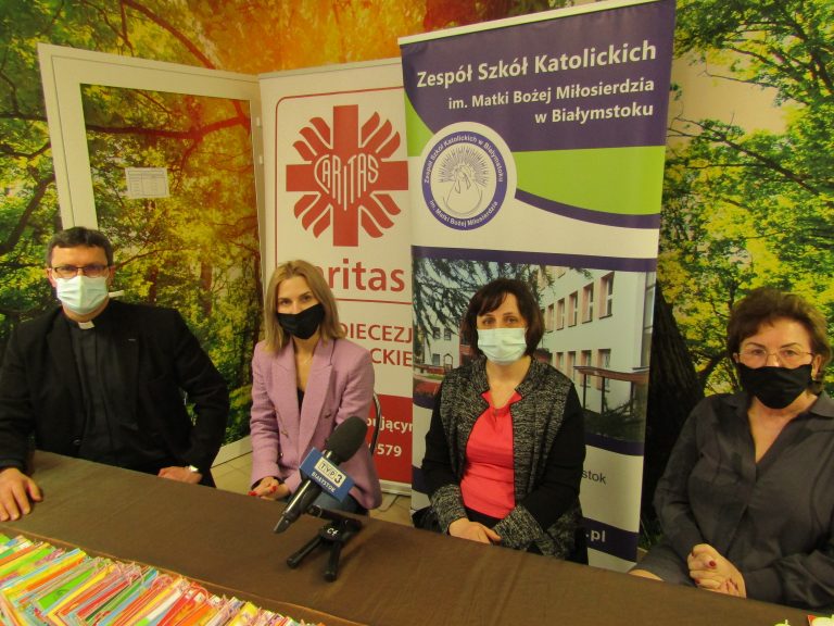 konferencja prasowa, przy stole siedzą zaproszeni goście