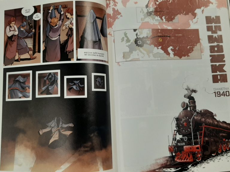 Strony z komiksu. Po prawej stronie na białym tle jest pociąg nad nimi napis "Wywózki 13 kwietnia". Z lewej w dwóch okienkach dziewczyny w szatni, a pod spodem ciemny płaszcz unoszący się w powietrzu