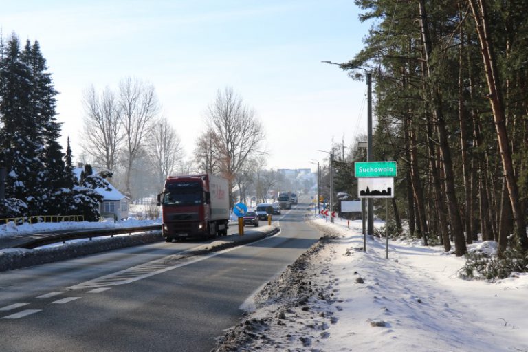 tir przejeżdżający przez Suchowolę