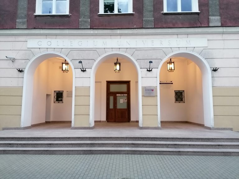 Wejście do budynku UMB