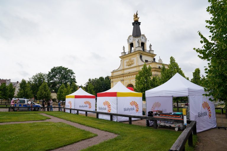 Trzy namioty - mobilne4 punkty szczepień