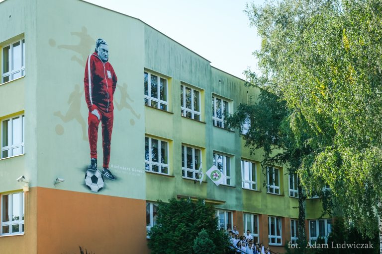 Mural z podobizną Kazimierza Górskiego