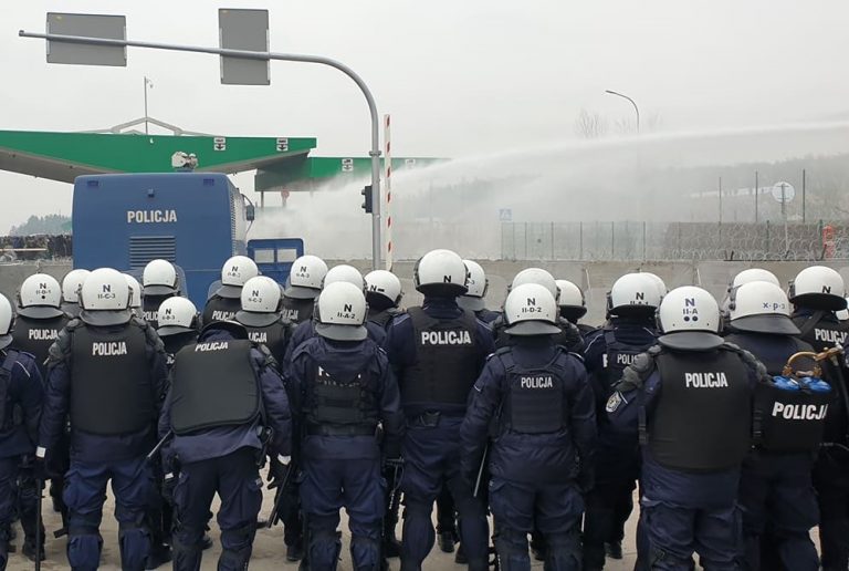 Kordon policji na granicy