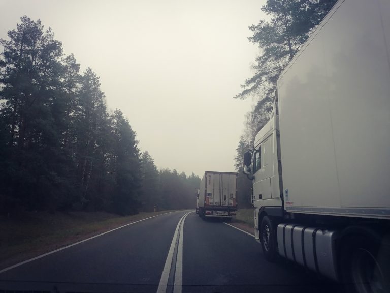 Tiry w kolejce do przejścia granicznego z Białorusią