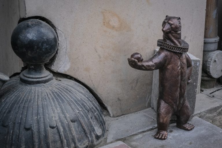 Metalowa figurka widzimisia