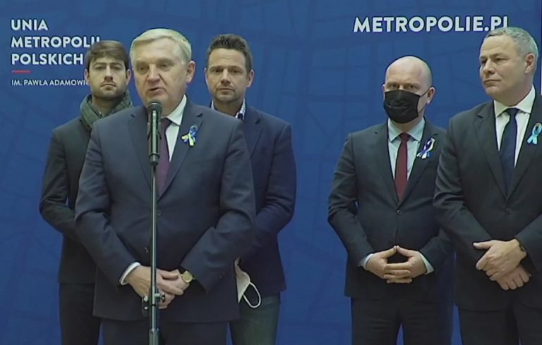 Mężczyźni w garniturach