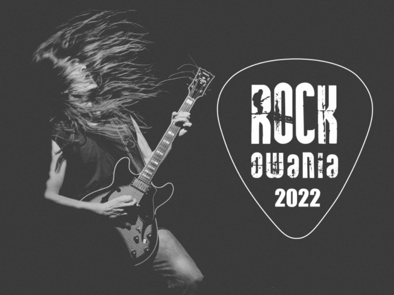 Mężczyzna gra na gitarze