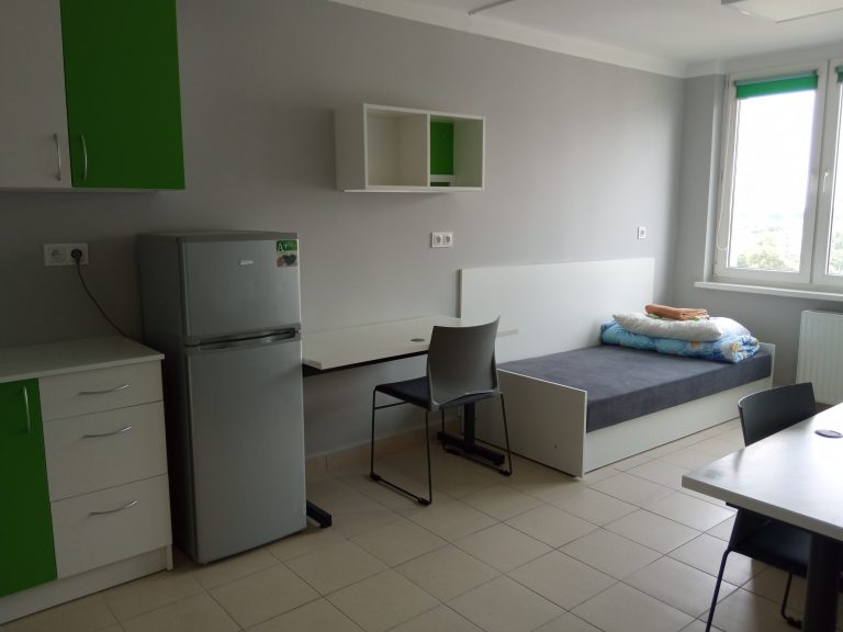 Pokój dla studenta w akademiku