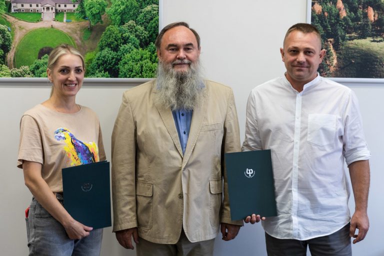 podpisanie umowy między uczelniami