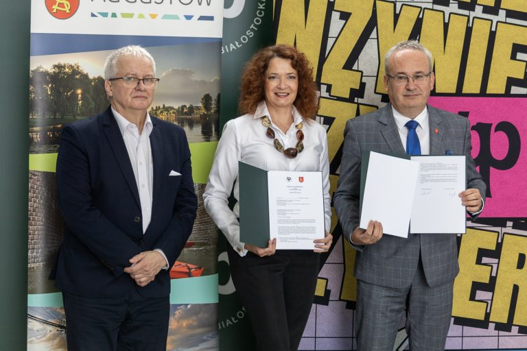Podpisanie umowy między Politechniką Białostocką a Augustowem