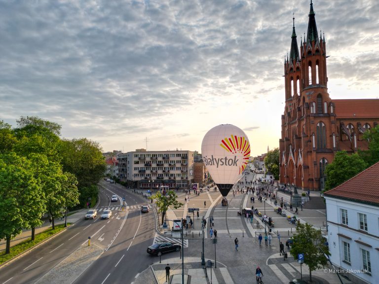Widok na kościół farny i rynek kościuszki