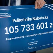 Tabliczka z symbolicznym czekiem i kwotą