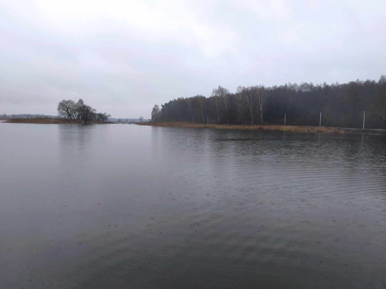 Widok na zalew.