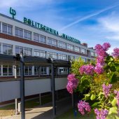 Budynek Politechniki białostockiej wiosną.