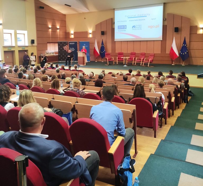 Sala konferencyjna urzędu marszałkowskiego.
