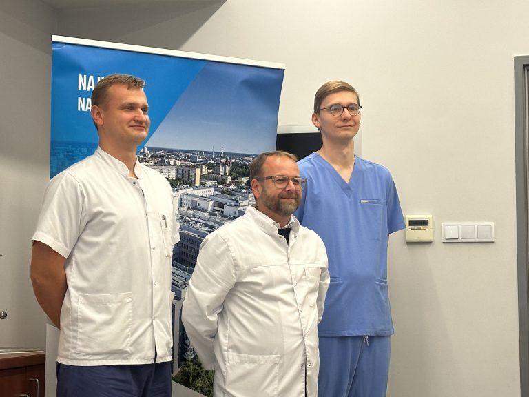 Lekarze z Kliniki Neurochirurgii w Białymstoku.
