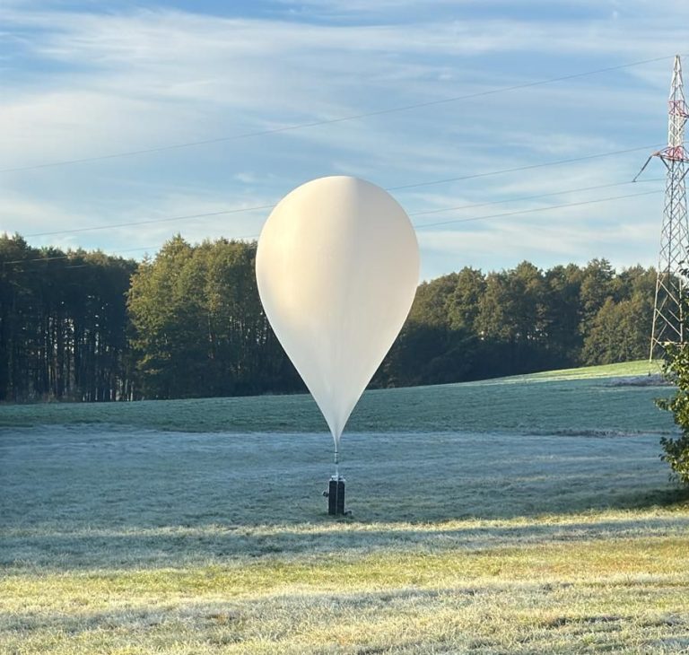 Balon meteorologiczny z kontrabandą papierosów.