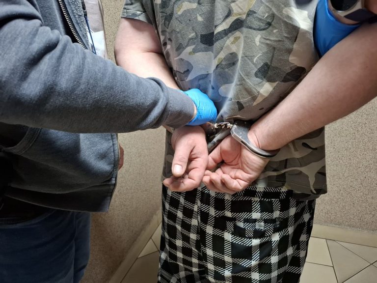 kajdanki na nadgarstkach
