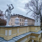 Nowe rzeźby w salonie włoskim ogrodu branickich