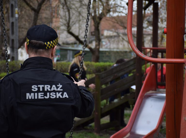 Straż miejska kontroluje place zabaw