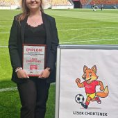Izabela Kozak, prezentuje Liska Chortenka na murawie Chorten Arena