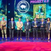Laureaci nagrody Podlaska Marka w kategorii Projekt 4.0 na scenie Opery Podlaskiej