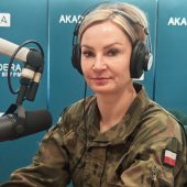 ppor. Marta Zapolska-Rogaczewska w studio Akadera