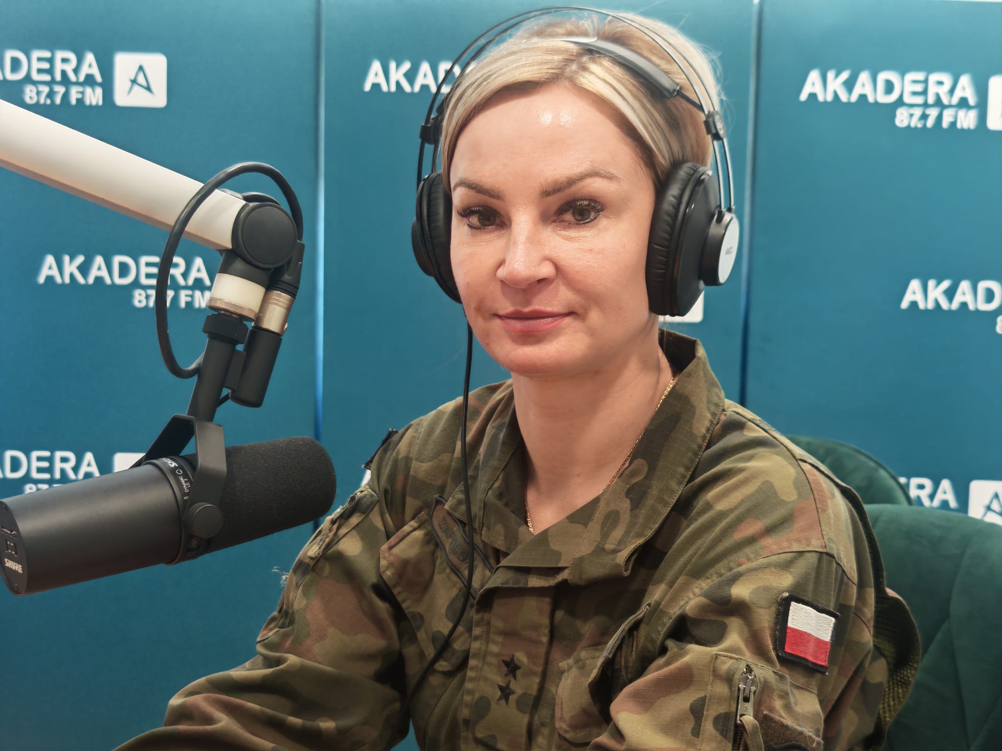 ppor. Marta Zapolska-Rogaczewska w studio Akadera
