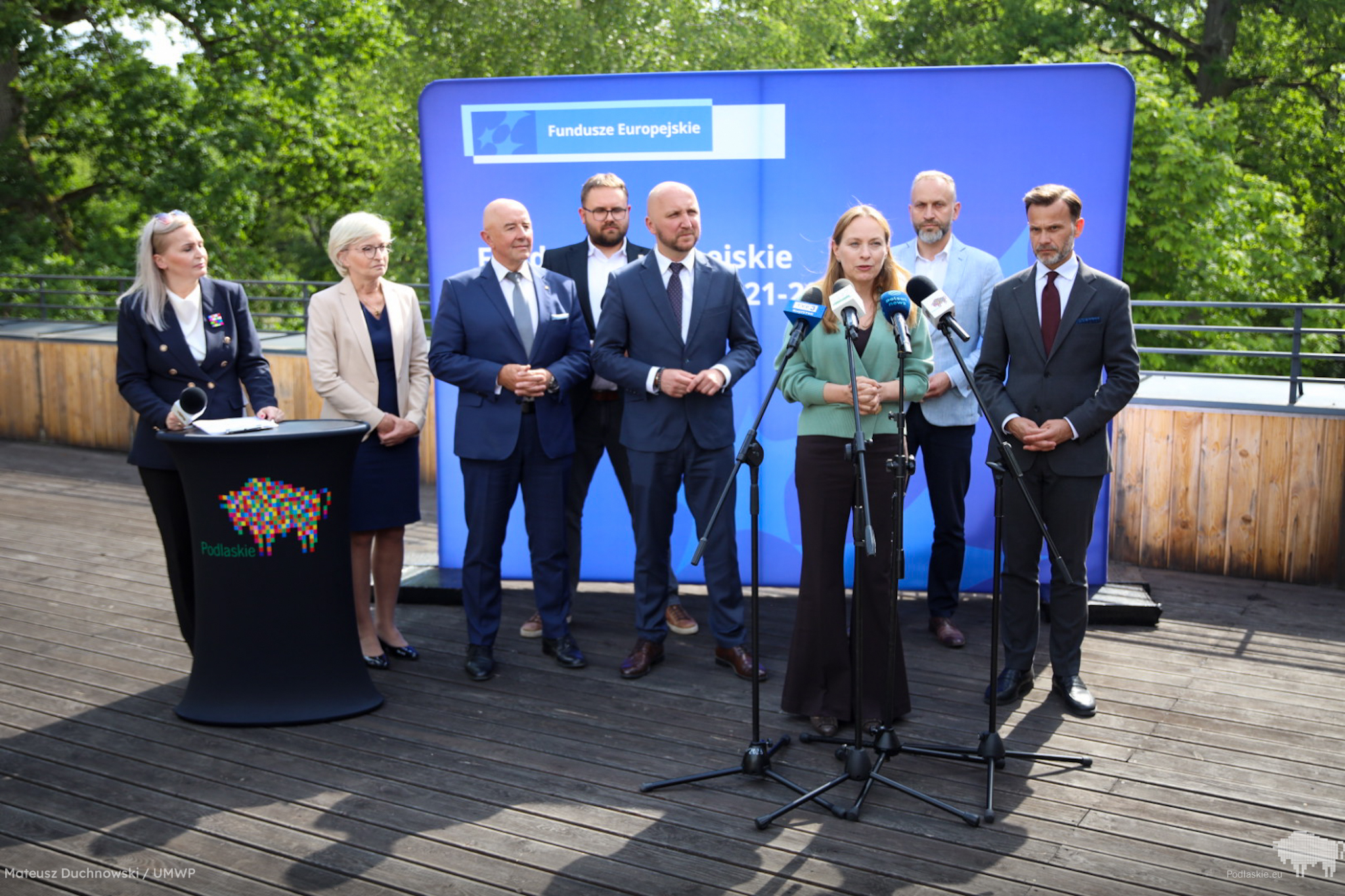 Konferencja na świeżym powietrzu.