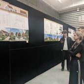 Projekt budynku wisi na ścianie.