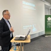 Marek kochanowski dyrektor biblioteki uwb