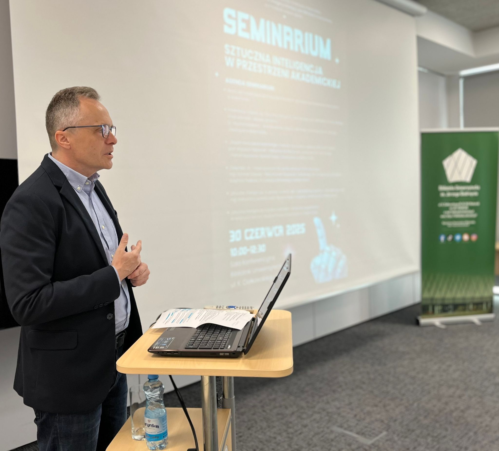 Marek kochanowski dyrektor biblioteki uwb